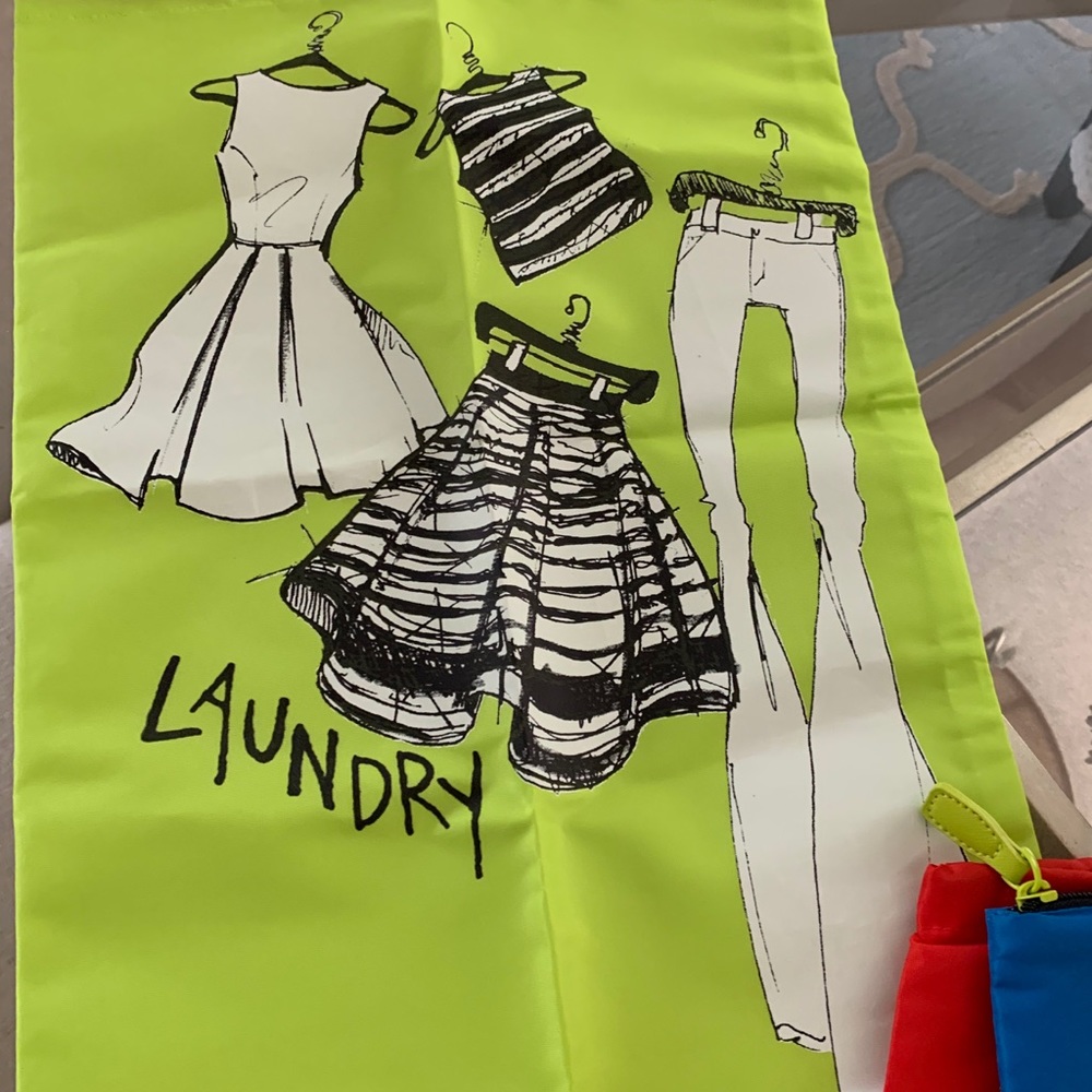 Alice + Olivia  NWOT Travel Bag Collection - Picture 4 of 8